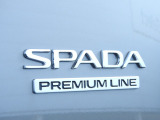 ★SPADA PREMIUM LINEエンブレム★大人の余裕と風格漂う、専用プラチナクローム仕上げ。上質で大人の余裕を感じさせます。