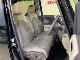 乗降がしやすい運転席。高さが調節できて小柄な方でも運転しやすいポジションをとることができます。