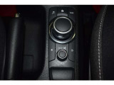 運転フロントシートの中央にはナビ・オーディオの操作ボタンがあります。