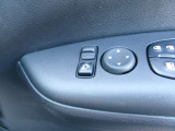 ドアミラーの鏡面の調節、格納は運転席からすべて操作できます!
