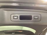 荷物を抱えていてもラクに開け閉め。Hondaスマートキーを持っていれば、開扉だけでなく、閉扉までをハンズフリーで行うことができます