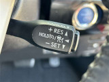 レーダークルーズコントロール(全車速追従機能付)付きです。車速に応じて追従支援してくれるので、ロングドライブも快適です。詳細は販売店スタッフまでおたずねください。
