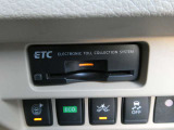 ETCはインストルメントパネルのデザインにフィットするビルトインタイプ。阪神高速はETCのみ距離料金なのでお得です!!