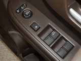 電動格納式ドアミラー・パワーウインドウを装備しています。