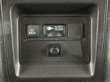 ★【後席シート】100V AC電源付き。大容量1500Wで、電気ポットやポータブル冷蔵庫などに対応する電源。アウトドアや災害時に幅広く使えます