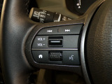【ステアリングリモコン】ステアリングにオーディオ調節可能なスイッチが装備されていますので運転中でも視線をそらさずにオーディオの調節が可能です!
