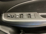 【運転席ドアスイッチ回り】パワーウィンドー[ロック機構]・電動格納式リモコンドアミラースイッチがまとまっているので操作しやすいです。