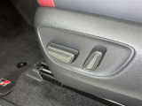 電動パワーシートです。 高級車によく付いてますね。 ポジションを細かく調整、出来るので長時間の運転もリラックスして出来ちゃいますね。