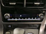 運転席側と助手席側で別々に温度調節ができるエアコンです