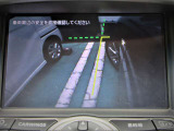 ナビ画面にサイドブラインドモニタ-の映像を映し出しています。  狭い場所での車庫入れをサポ-トしてくれる便利アイテムです。