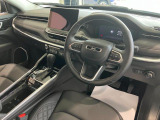 運転席足元も広く運転しやすいです。