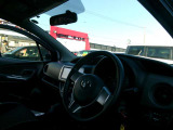 運転席もゆったりすわれます!!