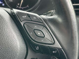 【車線逸脱警報】 走行中に車線からはみ出しそうになると、ブザーやディスプレイ表示でドライバーに警告!長距離ドライブや夜間の運転など、万が一の「うっかり」を未然に防いでくれる安心の安全装備です。