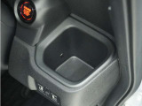 ◆ドリンクホルダー◆手の届きやすい場所にドリンクホルダーがあり、とても便利です。