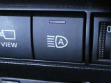 【オートマチックハイビームヘッドライト】ハイビーム走行時に対向車や前走車をカメラで認識して自動的にライトの上向き・下向きにする機能が装備されています。※道路環境などによっては作動しない場合があります。
