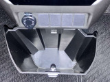 アクセサリーソケット付き車両です。小物収納BOX有ります