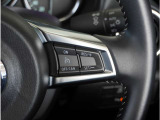 【クルーズコントロール】スイッチを押すだけで任意の設定速度(約45kmから約100km)を自動的に維持しながら走行するシステムです。