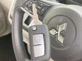 【キーレス】少し離れた場所からでもボタン一つでドアの開錠・施錠ができるのでとっても便利!ドアの鍵穴周りに傷をつけることもありません♪