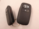 電子カードキーを携帯していれば、ブレーキを踏みながらボタンを押すだけで、エンジンの始動が手軽に、スマートに出来るんです♪