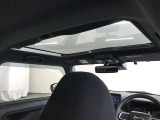 ムーンルーフ☆車内に日光や風をとりこみながら快適な室内空間でドライブもいいですね☆