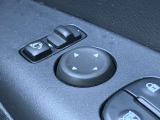 電動格納ミラーは駐車時や狭いとこなどやっぱりあると便利ですよ。