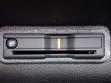 ■【ETC車載器】が装備されています。セットアップをしてお渡しとなり、ETCカードを差し込むだけで高速道路の利用が可能です。