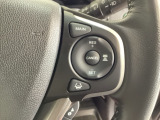 ハンドルにHondaセンシング系のクルーズコントロールやレーンキープアシストなどのスイッチが装備されています。ハンドルから手を離さず安全に操作できます。
