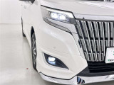 フォグランプ装着車です。暗い夜道の車両前方を明るく照らします
