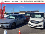 中古車展示場の風景です。正規ディーラーならではの最新の中古車も多数ご用意しております。タイミング次第ではレアな試乗車にも出会えます。お気軽にご相談いただければと思います。