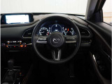 【運転席】最適なドライビングポジションでドライブをお楽しみください。