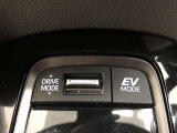 ドライブモードは走りの穏やかな順から「エコ」「ノーマル」「スポーツ」等が選べます。車種によりアクセルレスポンスやステアリングの重さ、エアコンの利き具合等が違います。