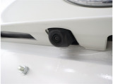 バックカメラが付いているので後方確認が非常にしやすいです。今や運転初心者も熟練者も必須装備!ついていて損はないですね♪