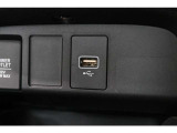 USBジャックも装備されているので、スマートフォンなどの充電もラクラクですね♪