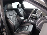 Audi車はどの車種も全てレザーハンドルです。そこにはAudiのこだわりがあり質感の高いレザーでしっかりと手に馴染み、高級感を演出します。