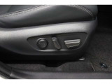 運転席パワーシート搭載。微妙な調整が手軽にでき、ピッタリのポジションで運転することが可能です。