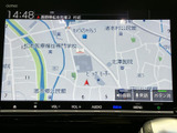 地図上に道路や周辺施設の名称が表示され、現在地周辺の位置関係を確認しやすい画面です。目的地へ向かう際のルート確認に役立ち、知らない場所へのお出かけも心強くサポート。