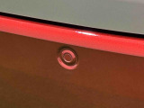 駐車場などでペダルの踏み間違えた時、急発進を抑制するバックソナーセンサーが付いているので安心です。