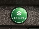 ★ECONスイッチ★ エコドライブを加速しよう!スイッチをONにすると、運転の仕方によるロスを抑え込み燃費をよくするようクルマが頑張ります(*^ー^*)燃費向上にチャレンジ♪