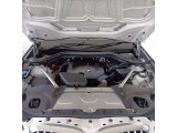 直列4気筒DOHCディーゼル。出力140kW〔190ps〕/4,000rpm(カタログ値)、トルク400Nm〔40.8kgm〕/1,750-2,500rpm(カタログ値)♪