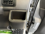 運転席側掘り込み式インパネカップホルダー