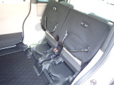 ◆チップアップ&ダイブダウン機構付【ULTR SEAT】は後席座面を左右分割で跳ね上げることができます。トランクで積載できない背の高い荷物をラクラク収納できます。ホンダ車ならではの人気装備です。