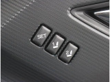運転席はシートポジションメモリー機能搭載!1つのキーで2メモリーの登録が可能です!ホールド性に優れ、ゆったり座れます!長時間の運転も疲れにくく、電動パワーシートでシートヒーター機能付きです!