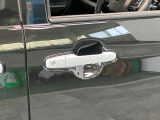 品質へのこだわり!フロアマットやシートなど車内をキレイに清掃し、ニオイや汚れなどを徹底的にクリーニングしてもらっております。室内はピカピカです☆