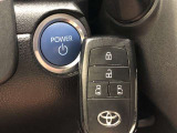 エンジンスタートスイッチです。キーが車内にあれば、エンジンの始動や停止はスイッチを押すだけ!キーを取り出す手間を省き、ワンプッシュで操作できるので簡単でスムーズです。