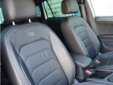 R-Line専用レザーシートを採用し、運転席・助手席にはシートヒーターを装備。上質な質感とともに、季節を問わず快適なドライブをサポートします。