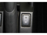 シートヒーター装備付き車!!座席に埋め込まれた電熱線によりシートを暖めることが出来る装備で、温めたられたシートは、寒い冬には最適です!!