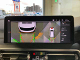 パーキングアシストプラス:トップビュー+3Dビュー、パノラマビューが含まれ車の周囲の状況をディスプレイで確認できます。スマートフォンからリモートで3Dビューで周囲を確認できます。