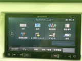 様々な情報を表示できるモニター画面で、ドライブをより快適に。車両に関する情報も一目で確認できます。
