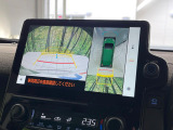 【パノラミックビューモニター】専用のカメラにより、上から見下ろしたような視点で360度クルマの周囲を確認することができます☆死角部分も確認しやすく、狭い場所での切り返しや駐車もスムーズに行えます。