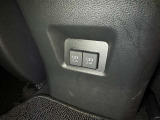 充電用USB端子付き。スマートフォンなどの充電に便利です。